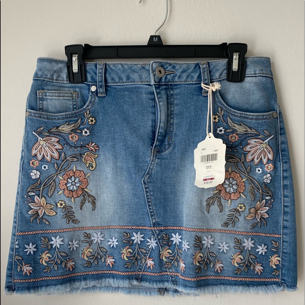 Floral embroidery Jean skirt!